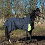 Globus ohut highneck sadeloimi Bruno poneille Musta