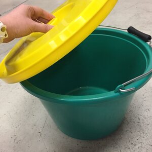 Ämpäri kannella